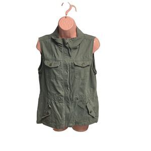 ASHLEY OUTERWEAR Women’s Army Green Vest Size Medium  Zipper Closure
